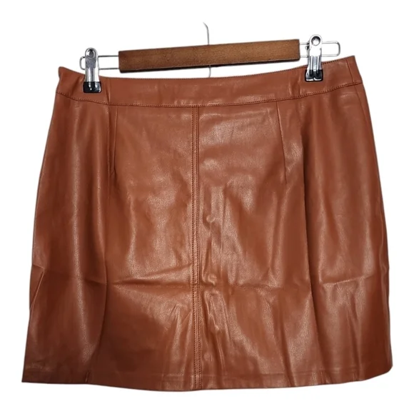 Lulus Brown Vegan Leather Mini Skirt in Size Medium. New with Tags - Picture 3 of 5